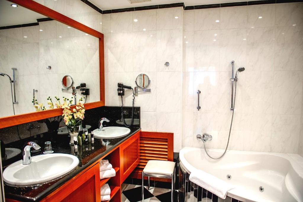 Hotel Corvinus Vienna mit Whirlpool im Zimmer Wien Hotel Corvinus Vienna mit Whirlpool im Zimmer Wien