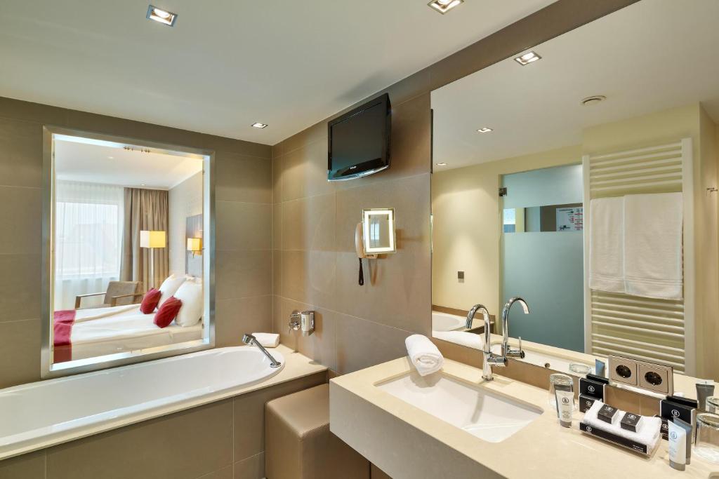 Hotel Schillerpark Linz mit Whirlpool im Zimmer