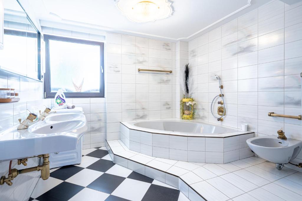 Hotelzimmer mit Whirlpool Apartment "Deluxe" Innsbruck - Mutters