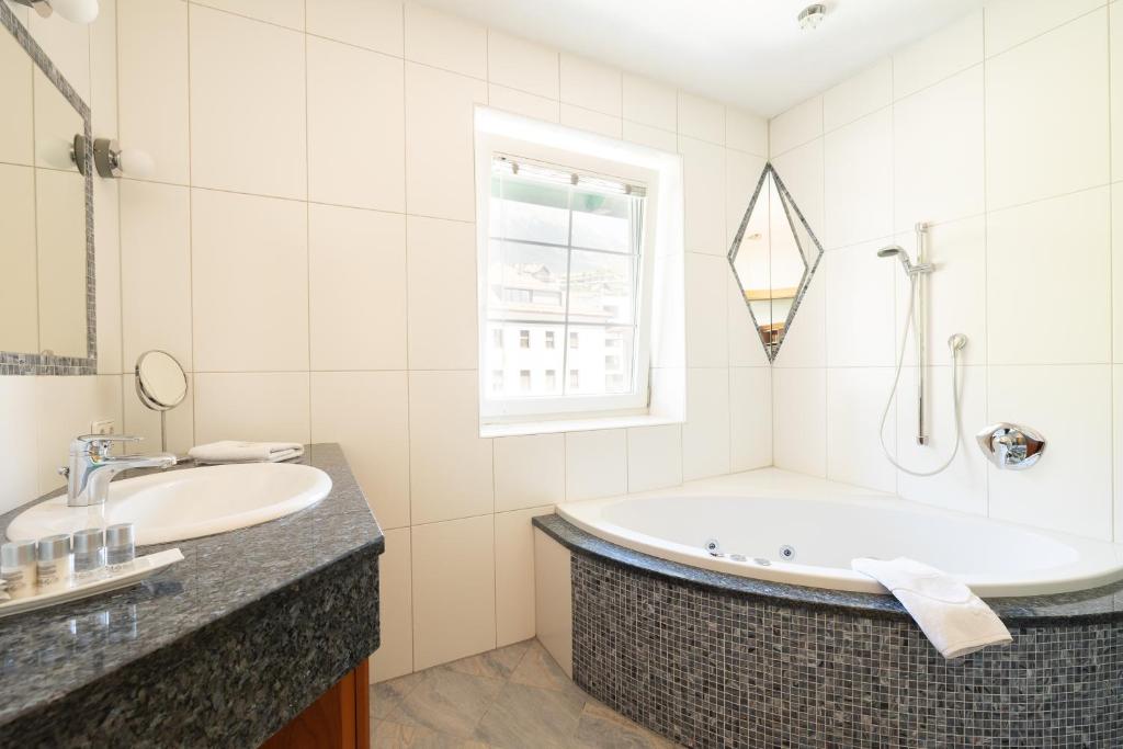 Hotelzimmer mit Whirlpool Riedz Apartments Innsbruck- Zentrales Apartmenthaus mit grüner Oase