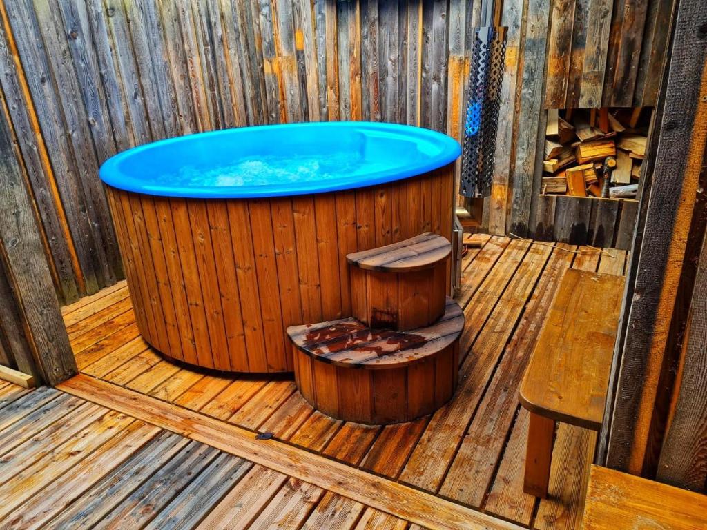 Jacuzzi auf Terrasse Tirol Rafting Alm Jacuzzi auf Terrasse Tirol Rafting Alm