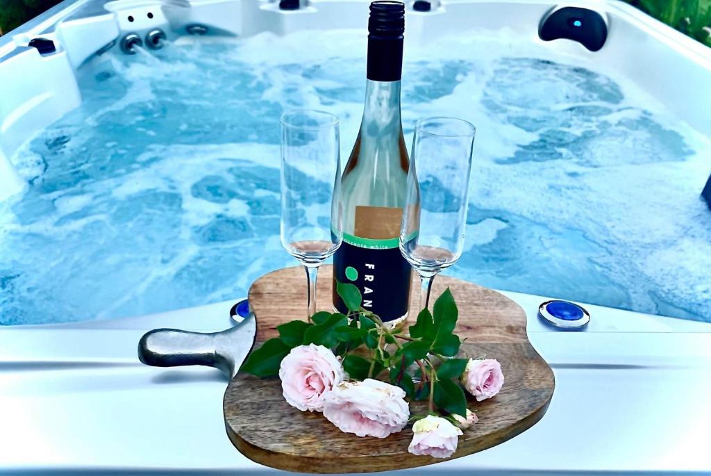 Jacuzzi im Zimmer INN Apart Tirol Innsbruck