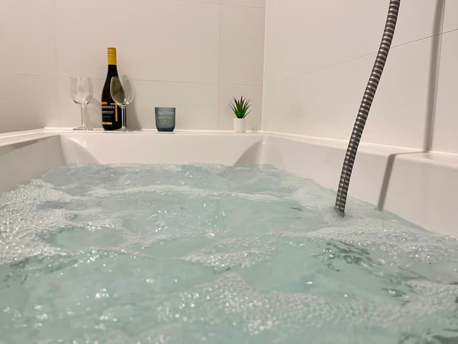 Panorama Schlossberg & Jacuzzi Graz mit Spa-Wanne Panorama Schlossberg & Jacuzzi Graz mit Spa-Wanne