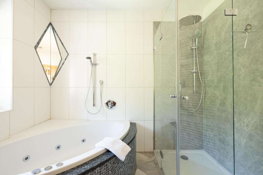 Riedz Apartments Innsbruck- Zentrales Apartmenthaus mit grüner Oase mit Spa-Whirlpool