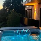Suite Burgenland Ferienhaus LuckyLiving mit Whirlpool auf Terrasse