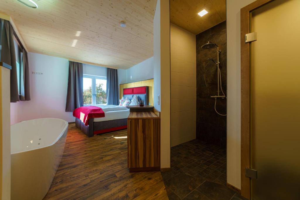 Suite mit Whirlpool-Badewanne Niederösterreich Harrauer's Living