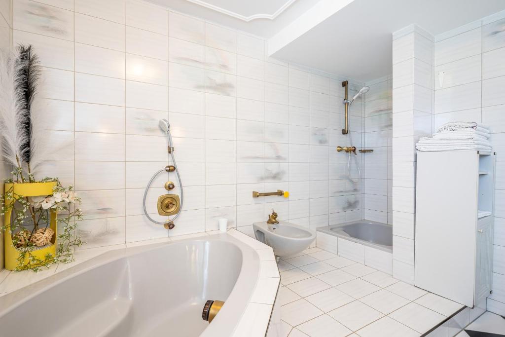 Whirlpool-Badewanne im Zimmer Apartment "Deluxe" Innsbruck - Mutters